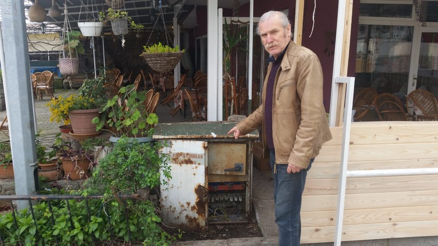 Elektrik panosu tehlike arz ediyor  NEDEN KALDIRILMIYOR?