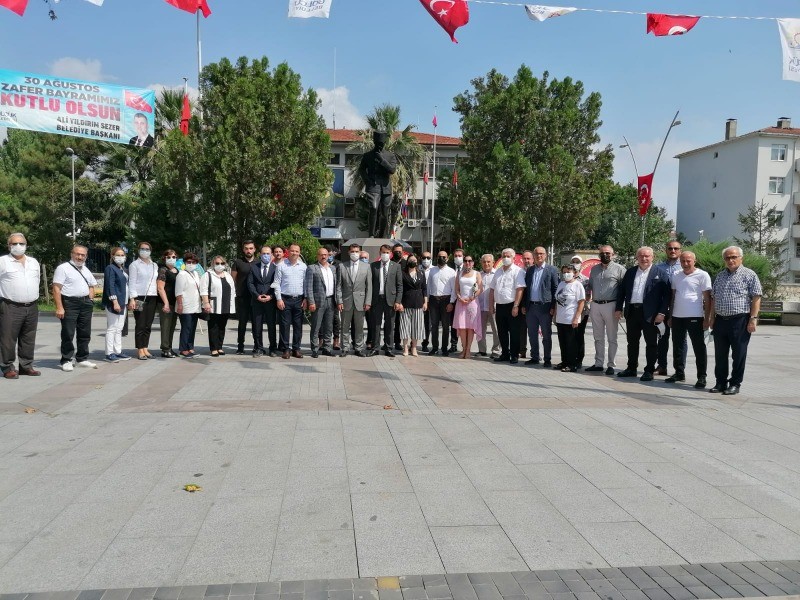 Millet İttifakı Atatürk Anıtı’na çelenk sunma programını gerçekleştirdi ATATÜRK VE SİLAH ARKADAŞLARINA MİNNETTARIZ