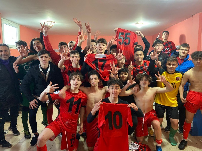 U-16’da Gölcükspor ve Gölcük Karadenizspor karşılaştı GÖLCÜKSPOR 3-2 KAZANDI