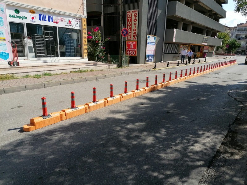 Albay Burak Caddesi’ne monte edilen yeni dubalar beğenildi