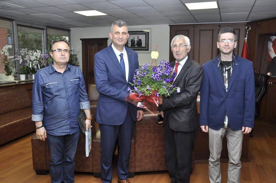 Gürcü Kafkas Kültür Evi Derneği Başkan Sezer’i ziyaret etti