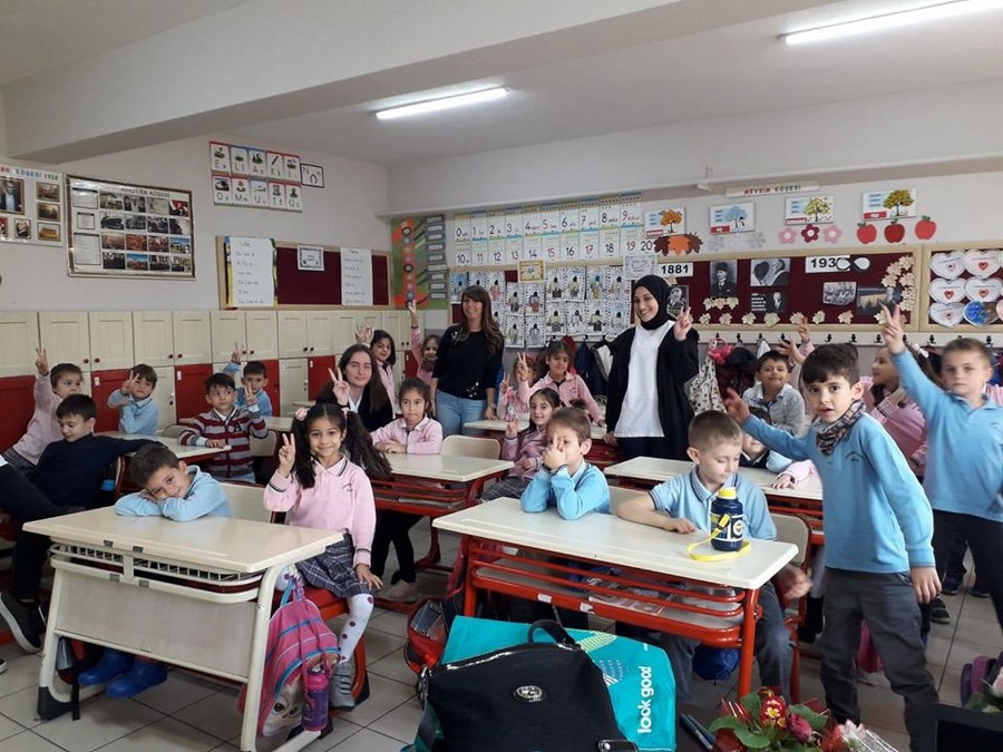 Flor vernik uygulaması ilkokullarda uygulanmaya  devam ediyor
