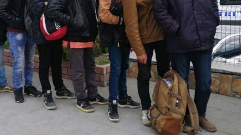 Halıdere’de yurda kaçak yolla giren 40 göçmen yakalandı