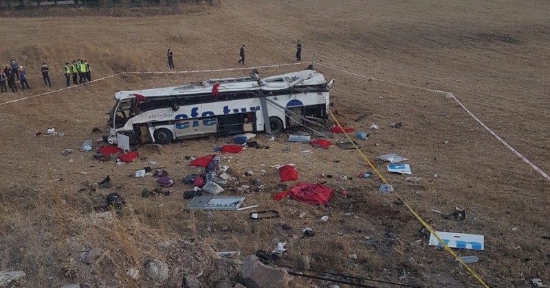Zonguldak İzmir Seferini yapan Efe Tur Balıkesir’de kaza yaptı 15 ölü, 17 yaralı