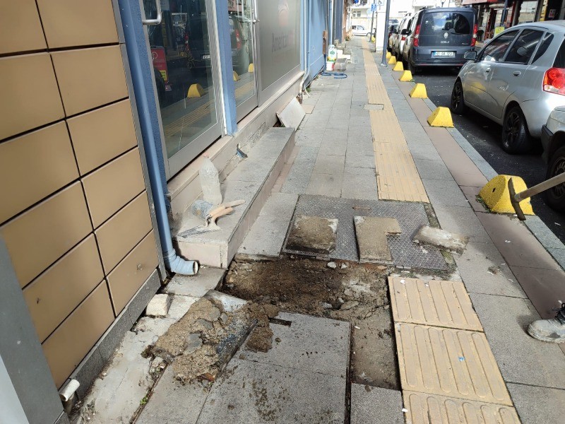 Cumhuriyet Caddesi üzerindeki granit taşlar onarıldı