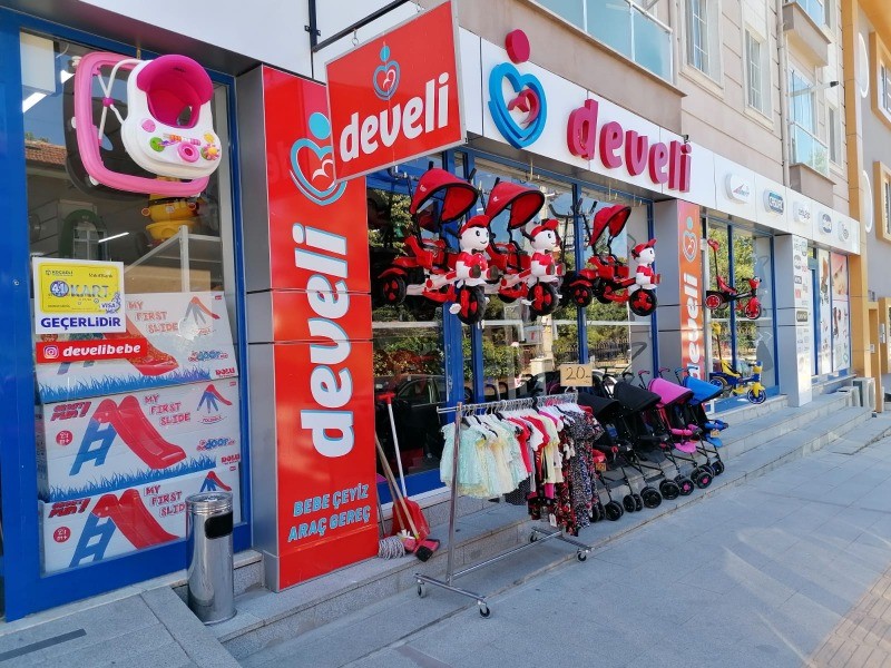 Gölcük’te Çocukların renkli dünyası  DEVELİ BEBEK VE ÇOCUK GİYİM