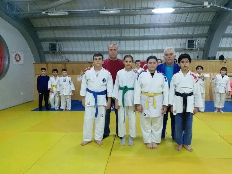 Gölcük’lü 4 Judo Sporcumuz 19-20 Şubat tarihlerinde TÜRKİYE JUDO ŞAMPİYONASI YARI FİNALLERİNE KATILACAK
