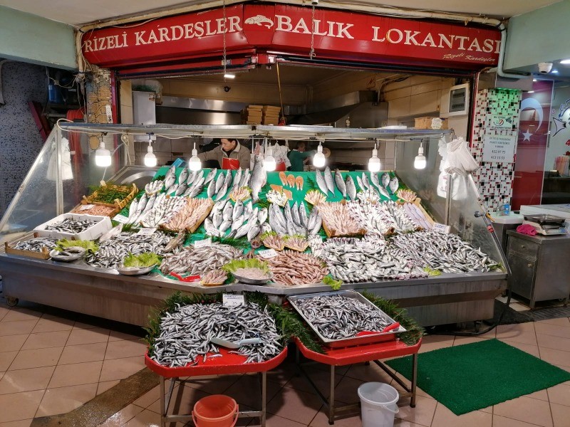 Rizeli Kardeşler Balık Lokantası İşletmecisi Emrah Kurtuluş, “10-15 LİRAYA KİMSE BALIK BEKLEMESİN”