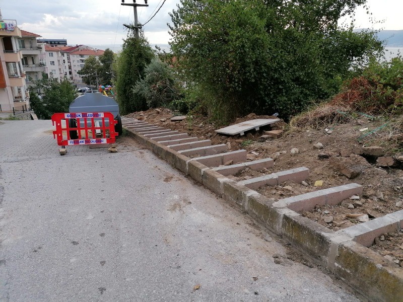 Değirmendere Vatan Caddesi merdivenlerine kavuşuyor