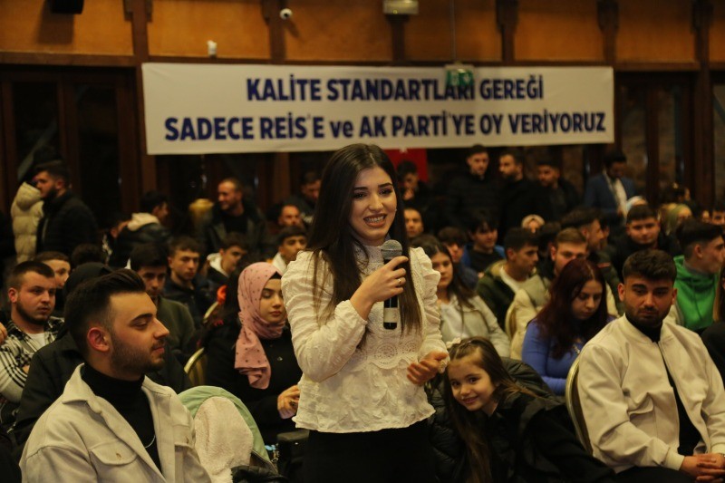 AK Parti Gençlik Kolları Genel Başkanı Eyüp Kadir İnan, GÖLCÜK’TE 500 GENÇ İLE BİR ARAYA GELDİ