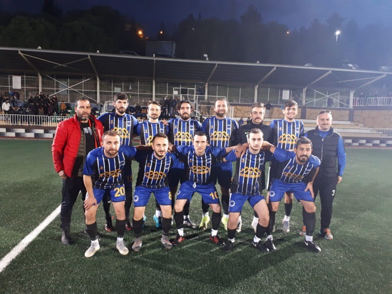 Gölcük Çiftlikspor Anadolu 1071 takımını 2-1’lik sonuçla devirdi LİGDE BİLEĞİ BÜKÜLMÜYOR