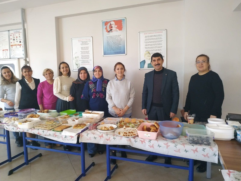 Gölcük Anadolu Lisesi Kermesi amacına ulaştı