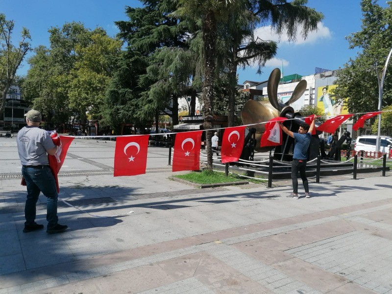 Anıtpark 15 Temmuz Anma Töreni  öncesi TÜRK BAYRAKLARI İLE DONATILDI