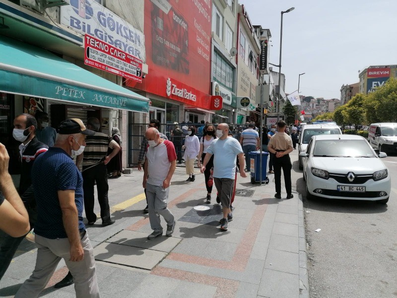 Corona’nın tehlikesini kafası almayanlar GÖLCÜK’TE BÜYÜK TEHLİKE