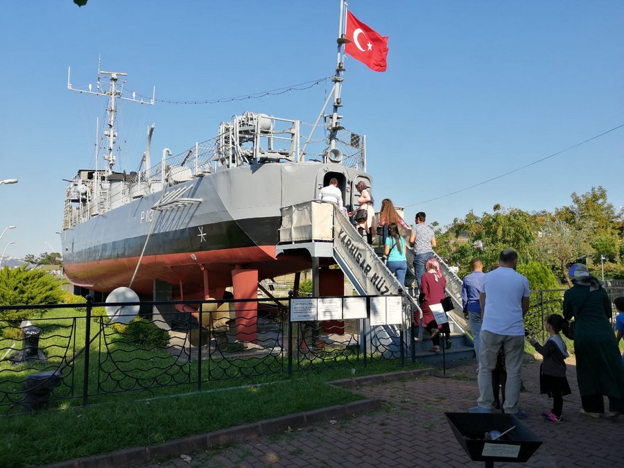 Yarhisar Müze Gemisi’ne ilgi çok büyük
