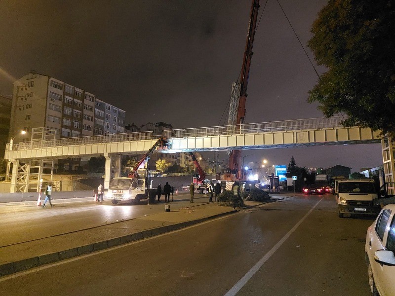 Kuruçeşme’deki yeni üst geçidin montajı gece mesaisiyle 10 saatte yapıldı