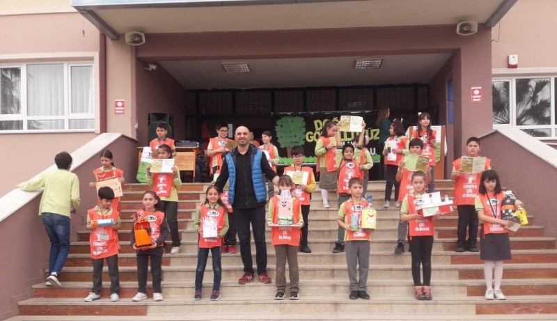 Gölcük Fidanlık İlkokulu ismine layık bir projeye imza attı HEP BİRLİKTE TEMA GÖNÜLLÜSÜ OLDULAR