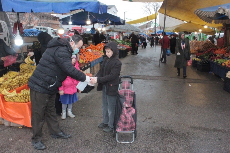 GÖLCÜK BELEDİYESİ’NDEN PAZARDA KORONO VİRÜS ÖNLEMLERİ