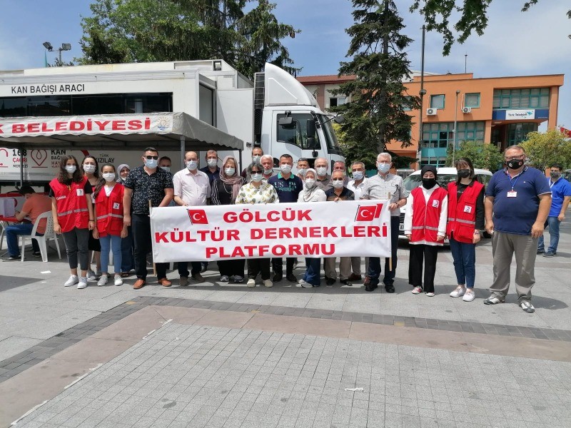 Gölcük Kültür Dernekleri Platformu’ndan KIZILAY’A KAN BAĞIŞ DESTEĞİ