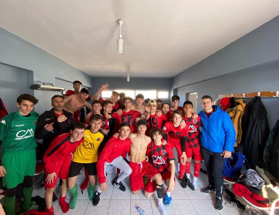 Gölcükspor’un gençleri Hisareynspor’u 3-1 mağlup etti