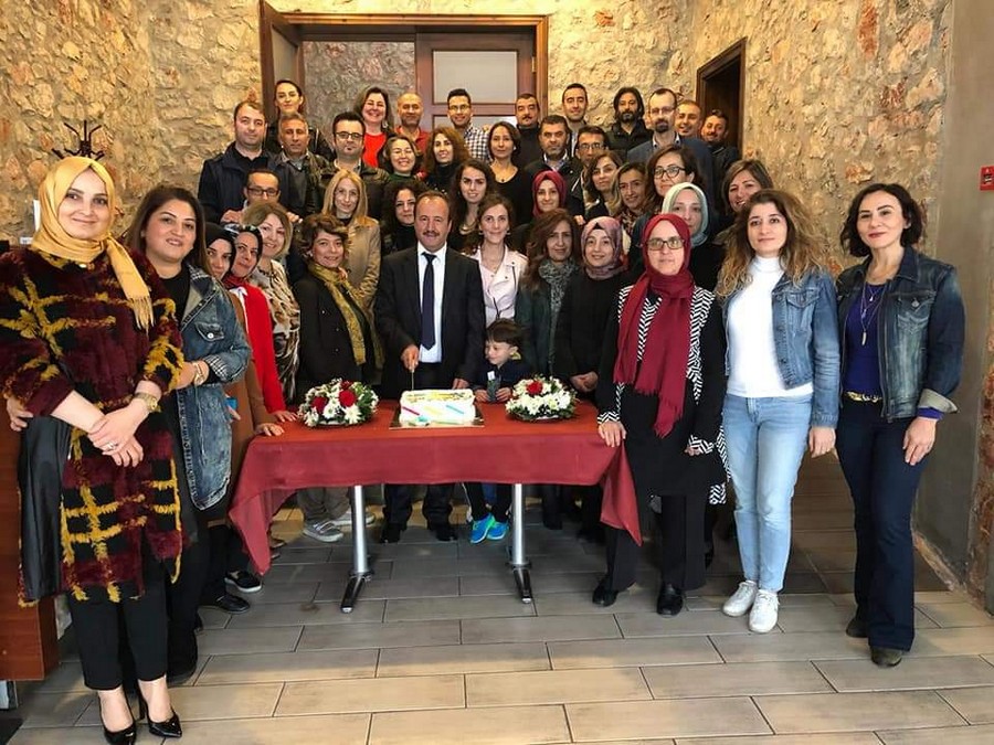 Gölcük Çakabey Anadolu Lisesi 24 Kasım Öğretmenler Gününü kutladı BİZ BÜYÜK BİR AİLEYİZ
