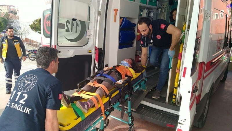 Gölcük’te 13 yaşındaki kız arabanın altında kaldı ALLAH KORUDU