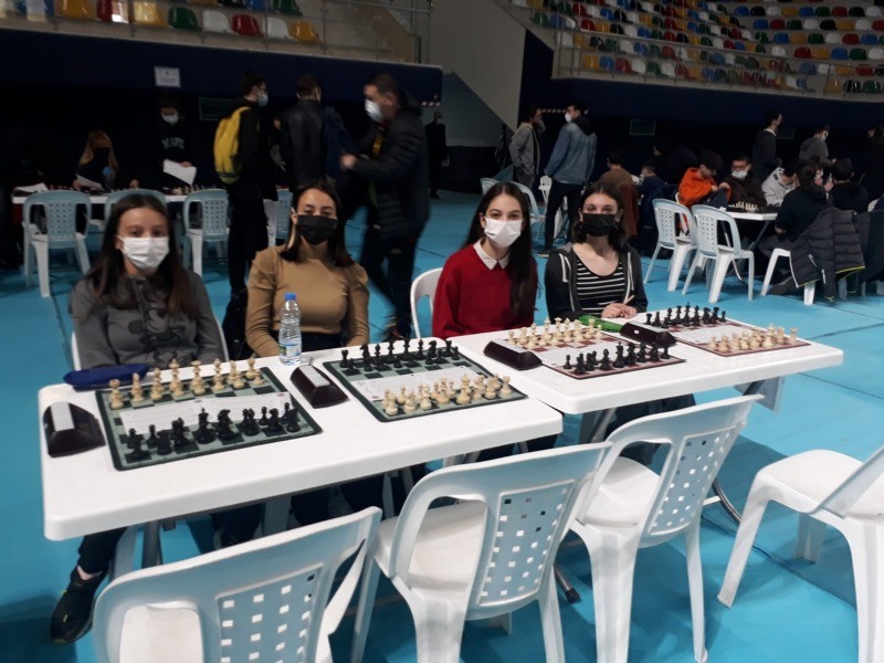 Gençler Satranç Yarışmasına Gölcüklü Öğrenciler damga vurdu TEBRİKLER İHSANİYE ORTAOKULU’NA