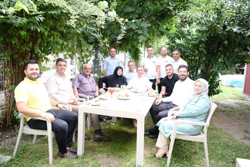 AK Parti Milletvekili Zeybek Kartepe’de TEMASLARDA BULUNDU