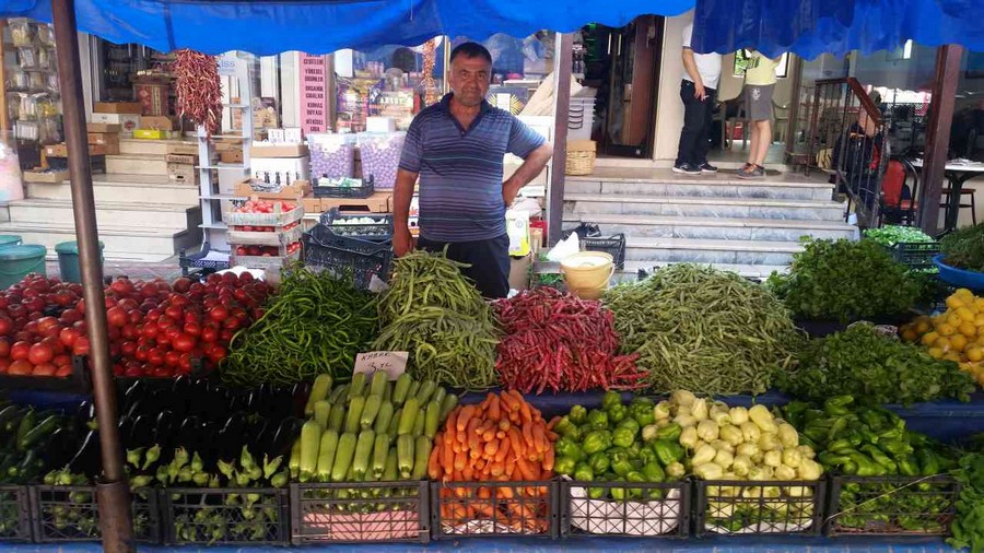 Yaz’ın bereketi pazar tezgahlarına vurdu