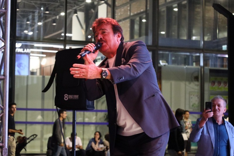 Ahmet Selçuk İlkan, şiirleri ile Kocaelileri mest etti