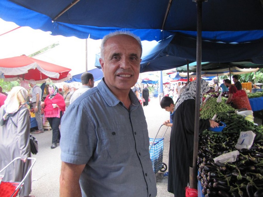 Çarşamba pazarı Gölcüklülerin yüzünü güldürüyor