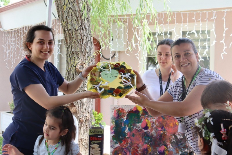 ALZHEİMER YAŞAM EVİ’NDE KUŞAKLARARASI BULUŞMA