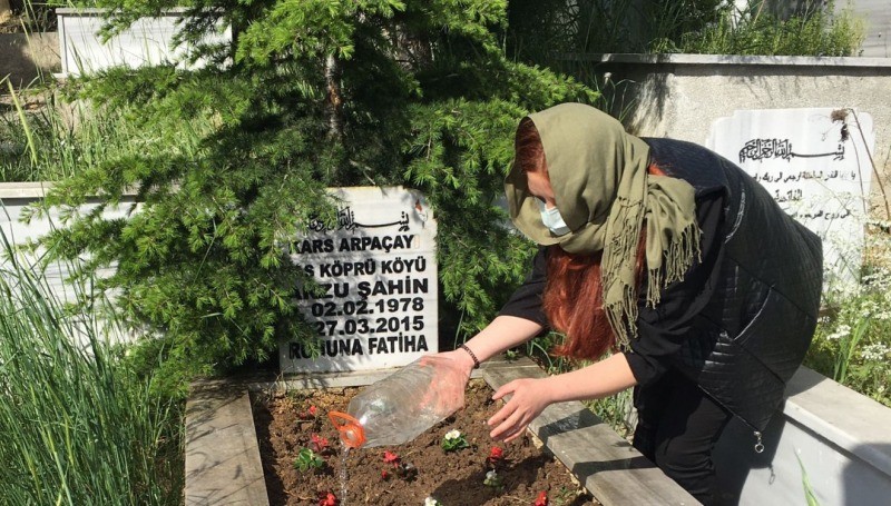 Cennet Annelerin Ayağının Altındadır/BAŞIMIZIN TACISINIZ