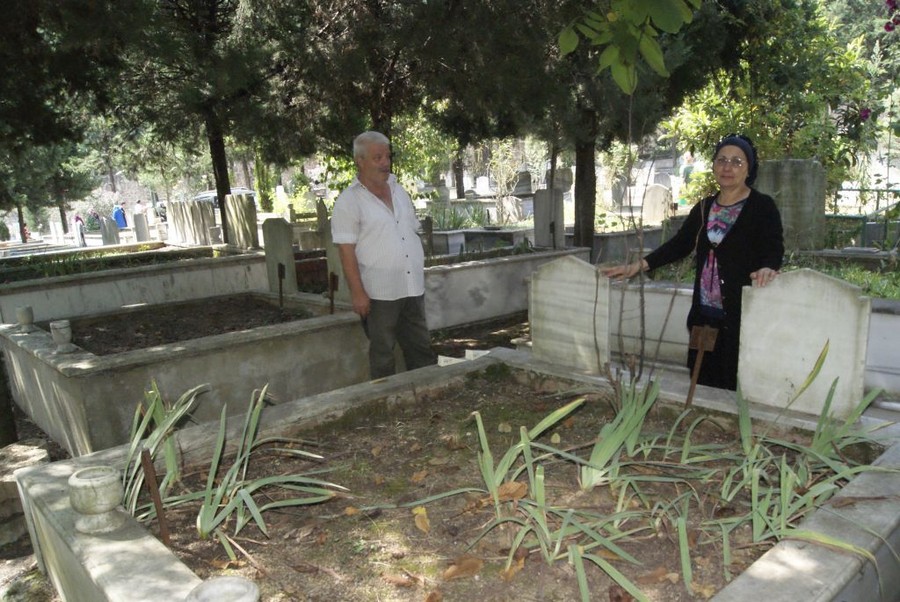 17 Ağustos Şehitleri, mezarlarında gözyaşları ve dualarla anıldı  19 YIL GEÇSE DE ACI AYNI ACI