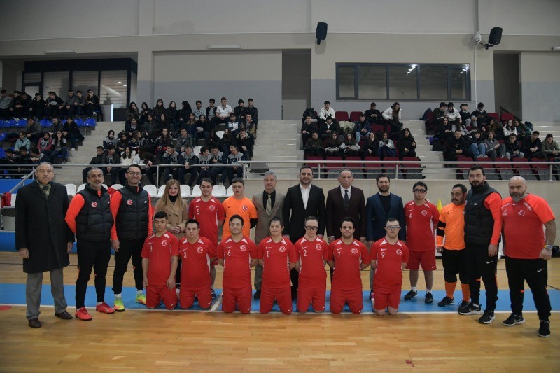 Başkan Özlü’den Down Sendromlular Futsal Milli Takımı’na Ziyaret