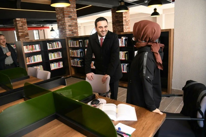 Kitaphane ilk misafirlerini ağırladı