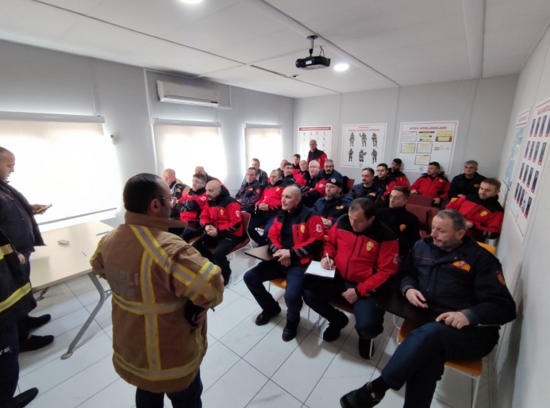 Kocaeli Büyükşehir Belediyesi Personeline İtfaiye Operatörlüğü Eğitimi verildi BÜYÜKŞEHİR İTFAİYESİNDEN OPERATÖR EĞİTİMİ