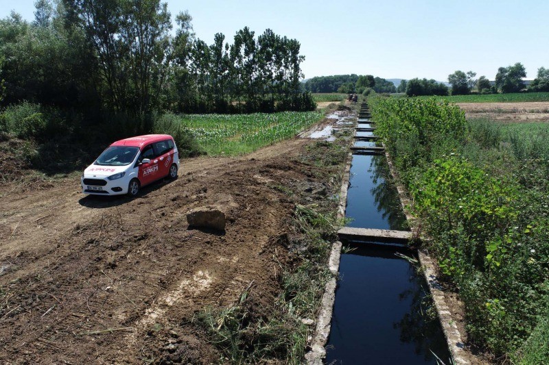 Büyükşehir, tarımsal sulama kanallarını temizliyor