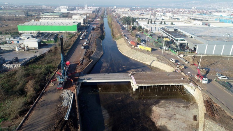 Başyiğit Caddesi ile Kanal Yolu Caddelerini Birbirine Bağlayacak Köprüde Kiriş Montajı Yapıldı