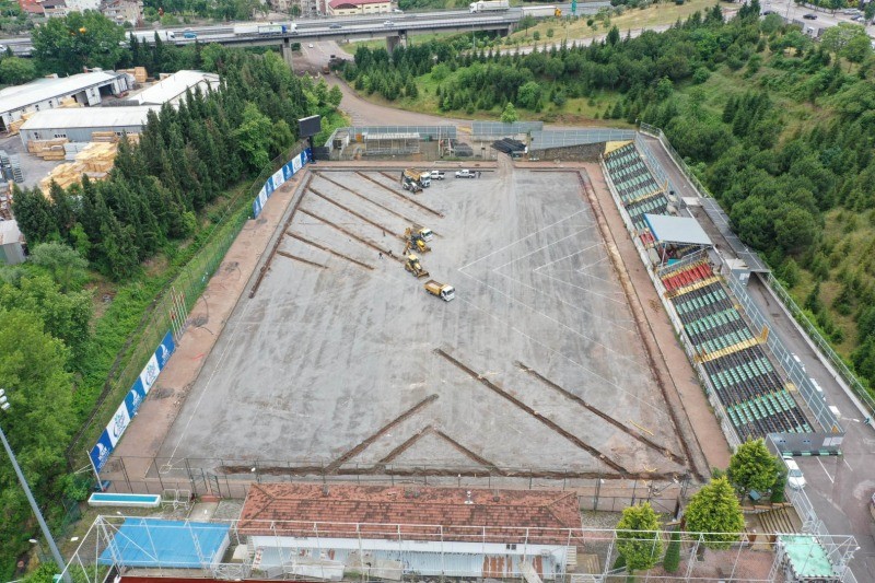Derince Stadı yenileniyor