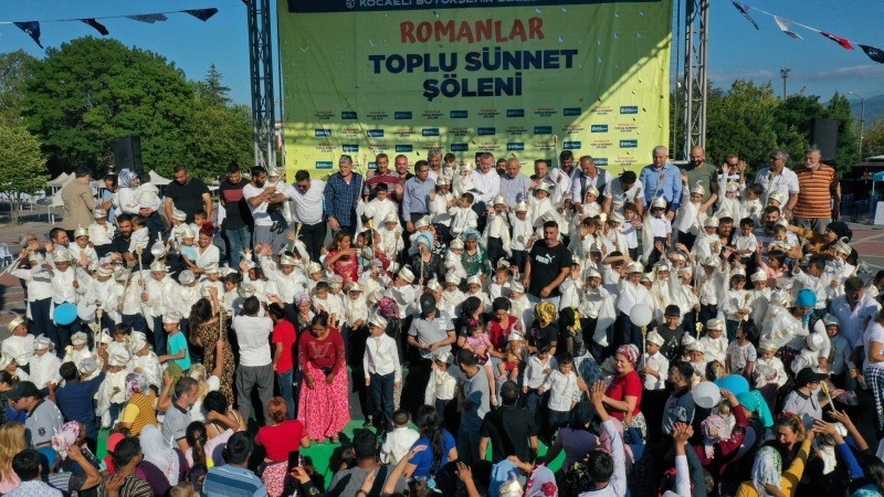 Böyle olur romanların sünnet şöleni