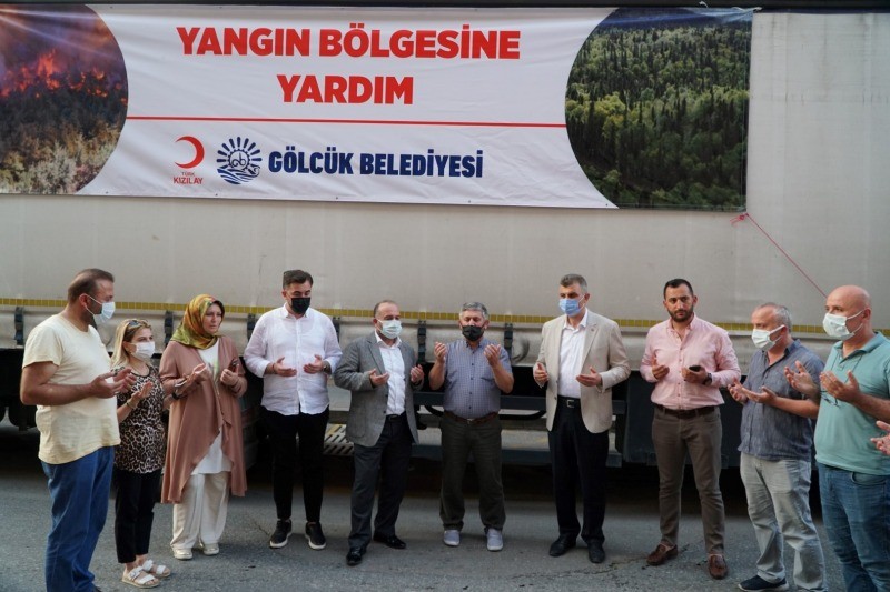 GÖLCÜK YANGINLARDAN ETKİLENEN VATANDAŞLARIMIZIN YANINDA 2 TIR YANGIN BÖLGESİNE UĞURLANDI