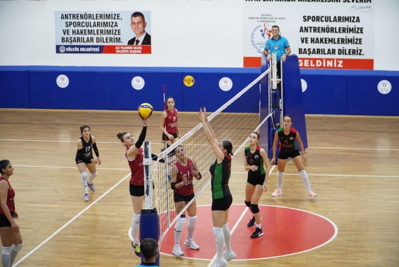 İHSANİYESPOR KADIN VOLEYBOL TAKIMI GALİBİYETLE BAŞLADI