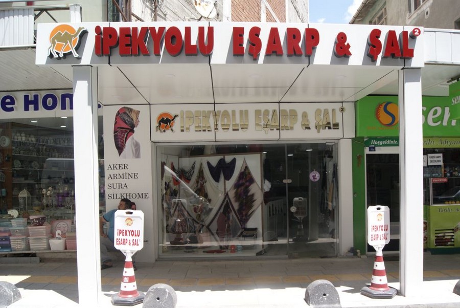 İpekyol Eşarp Şal Gölcük’te farkını ortaya koyuyor
