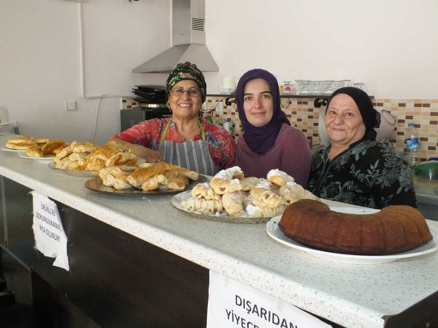Sanat Cafe’de Gölcüklü kadınlar çok mutlu