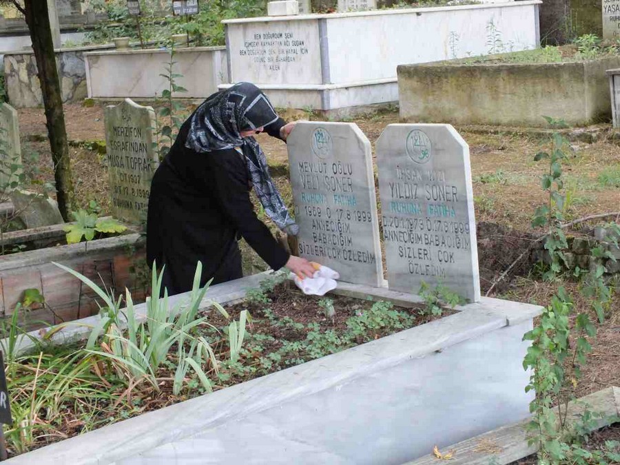17 Ağustos şehitleri, mezarları başında gözyaşları ve dualarla anıldı 20 YILDIR DİNMEYEN ACI