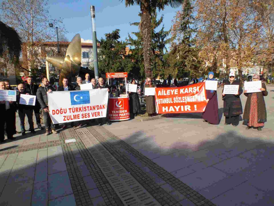 Gölcük’te İstanbul Sözleşmesi ve Doğu Türkistan konulu basın açıklaması yapıldı ‘AİLELERİ YOK ETMEYİN’