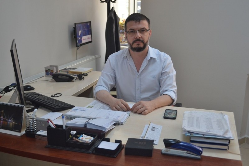 Açık Halde Olan Elektrik Kabloları Tehlike Saçıyor