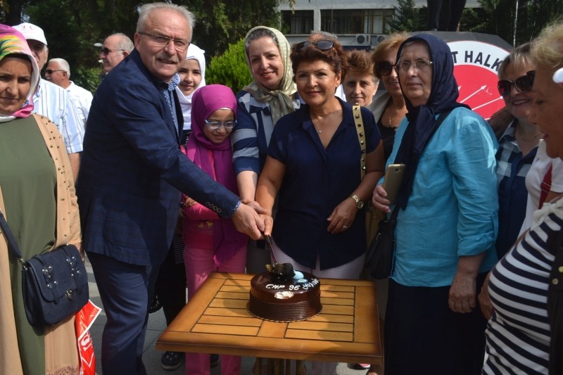 CHP’liler partilerinin 95’nci yıldönümü kutladı  95 YILLIK DEV ÇINAR