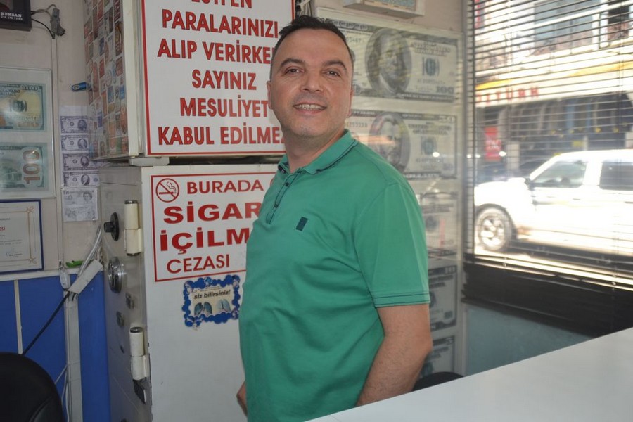 Bektaş Döviz vezne sorumlusu Müjdat Kazanfer,  “DÖVİZDE DÜŞÜŞ BAŞLADI”